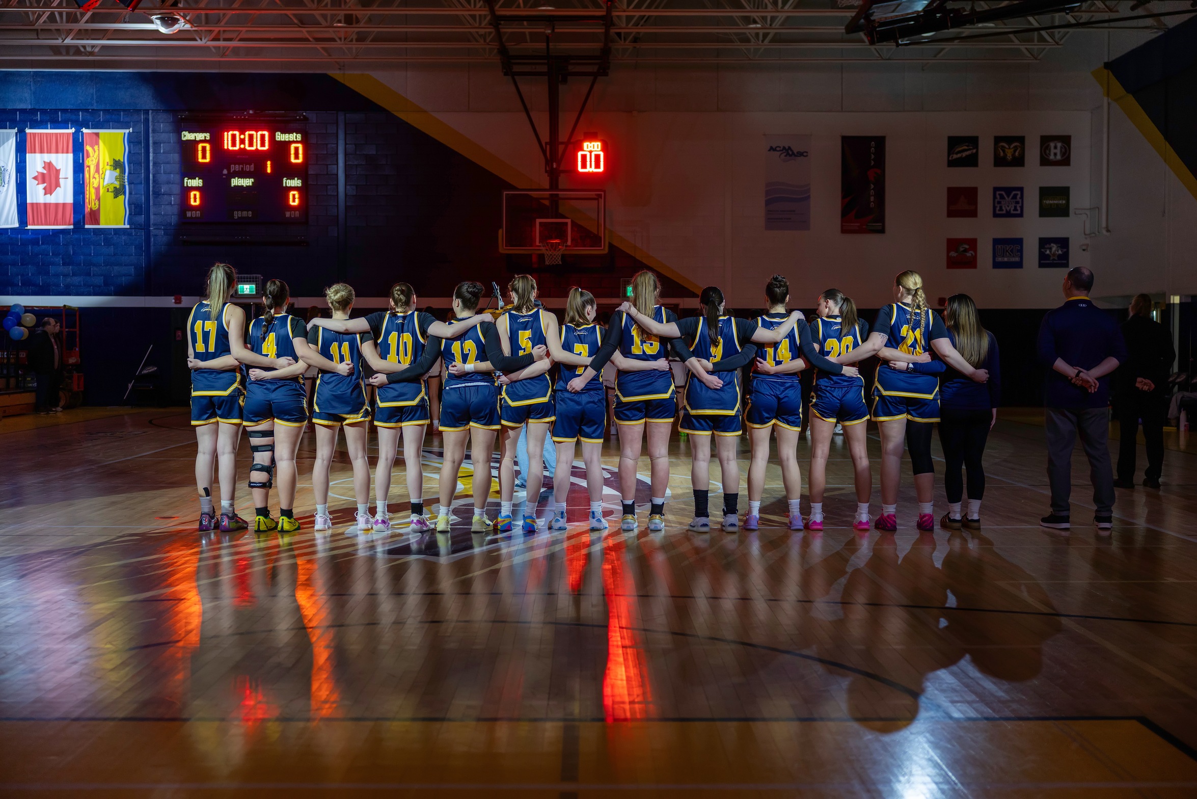 Chargers Rally Late but Fall 69&ndash;64 at UNBSJ