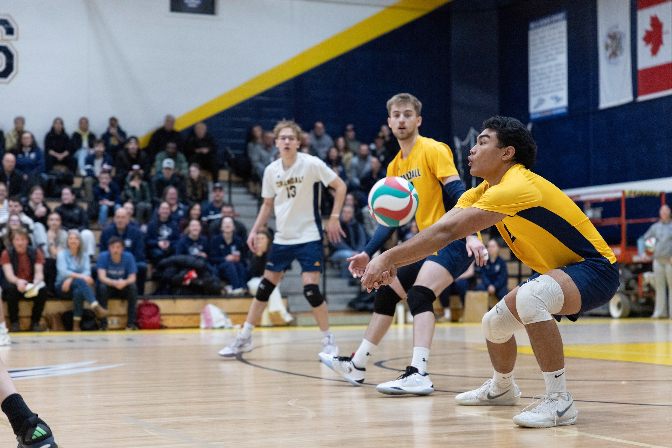 USA Sweeps Chargers 3&ndash;0 at Home