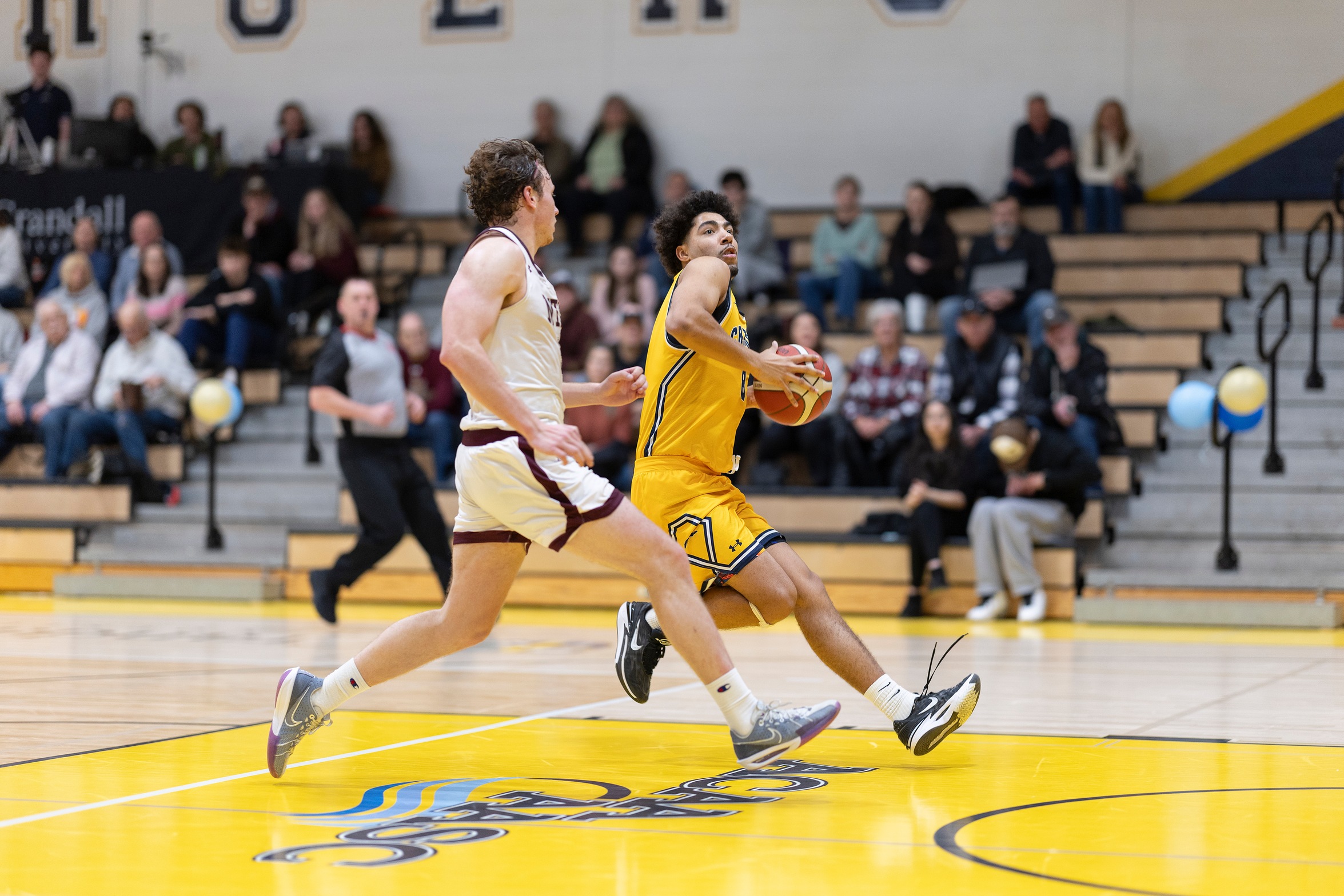 Chargers Rally Late but Fall to UKC 103&ndash;93